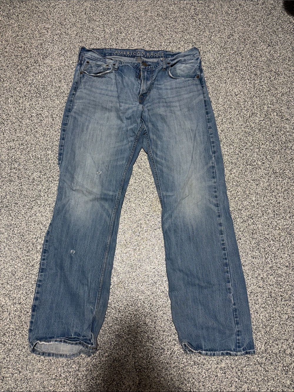American Eagle Outfitters Men’s Faded Light Blue Relaxed Jeans